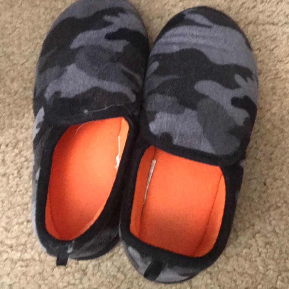 Camouflage slippers